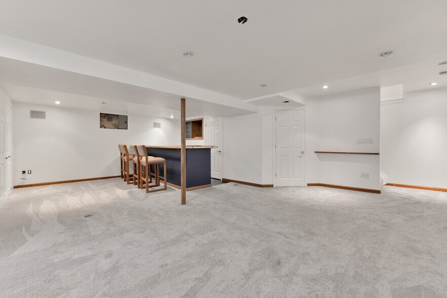Building Photo - 34572 Bunker Hill Dr
