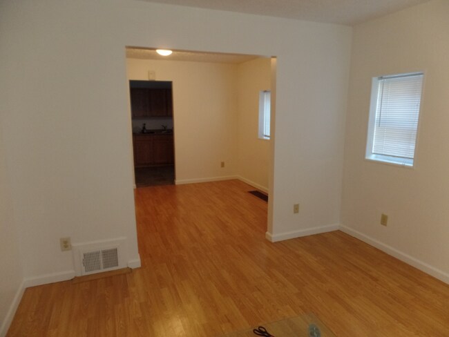 Building Photo - 669 Brown St