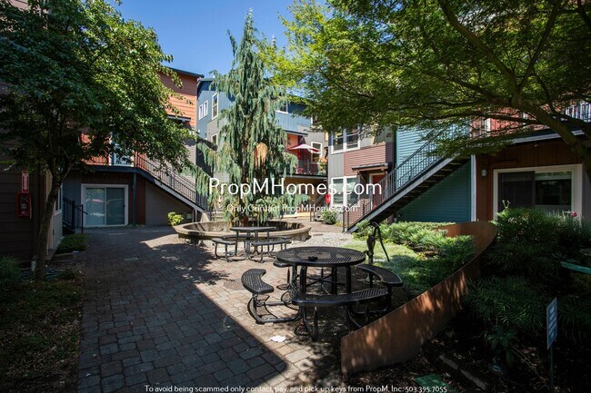 Building Photo - Modern Studio in the Heart of SE!