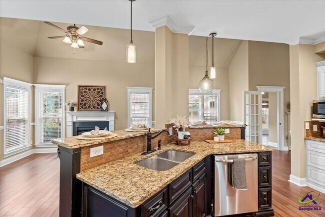 Building Photo - 300 Cheshire Dr