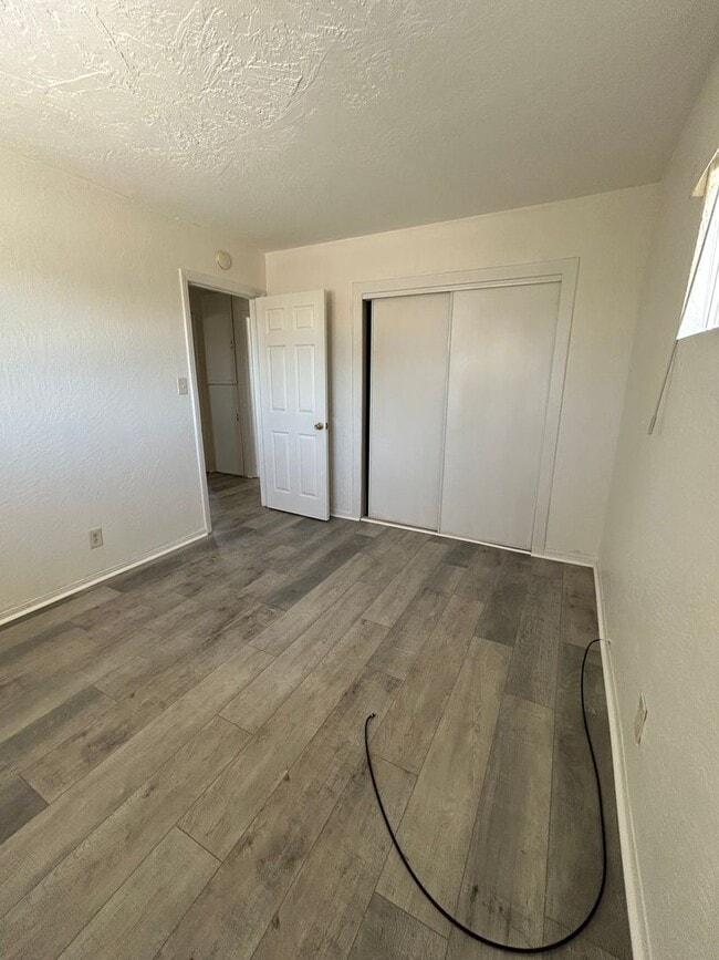 Building Photo - 759