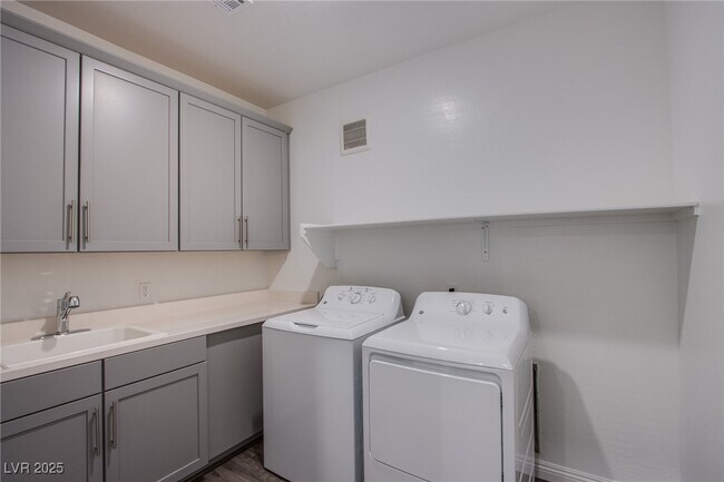 Primary Photo - 2555 Hampton Rd