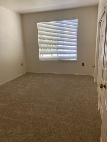 Bedroom 2 - 3002 W Elizabeth St