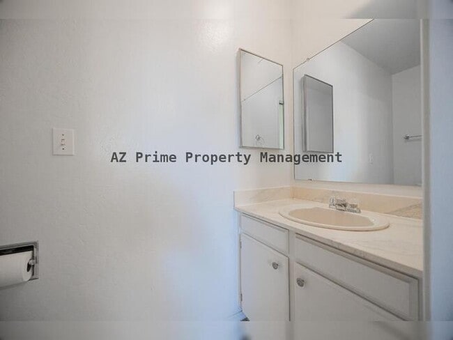 Building Photo - 5354 N 3rd Ave