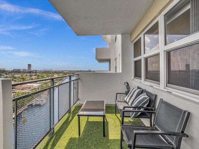 Building Photo - 401 Golden Isles Dr