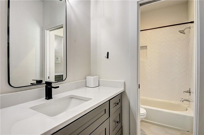 Building Photo - 1268 Hayes Dr SE