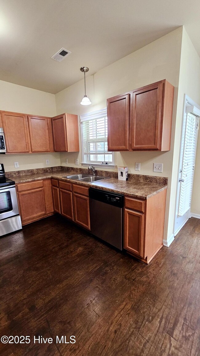 Building Photo - 714 Savannah Dr