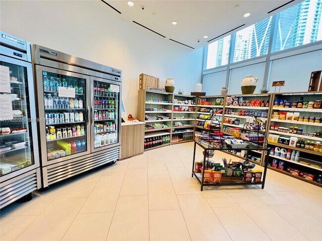 Building Photo - 851 NE 1st Ave