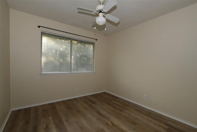 Building Photo - 410 Splitrock