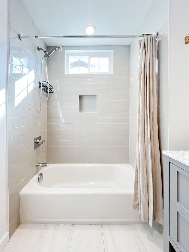 Building Photo - Breathtaking 2-Bedroom Townhome with 2-Car...