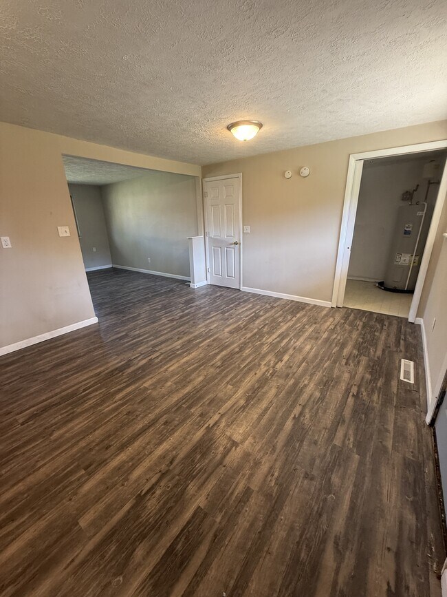 Building Photo - 6185 Farmborough Dr