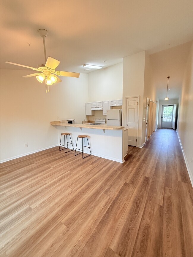 Building Photo - 1280 White Tree Ln