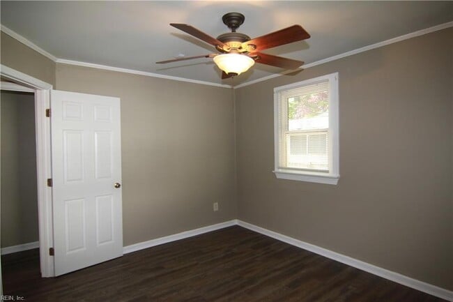 Building Photo - 1744 N Lakeland Dr