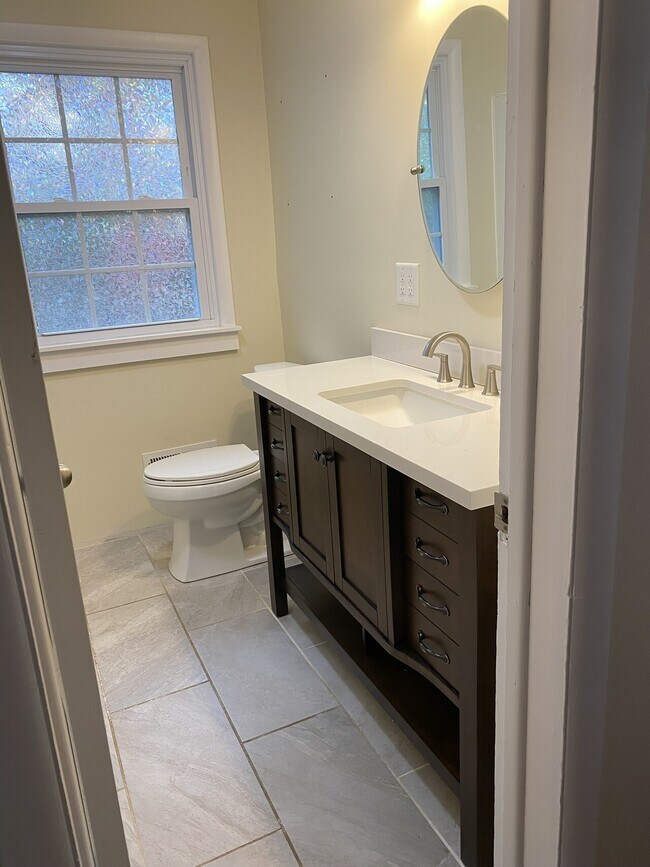 Building Photo - 13 Ellen Lane