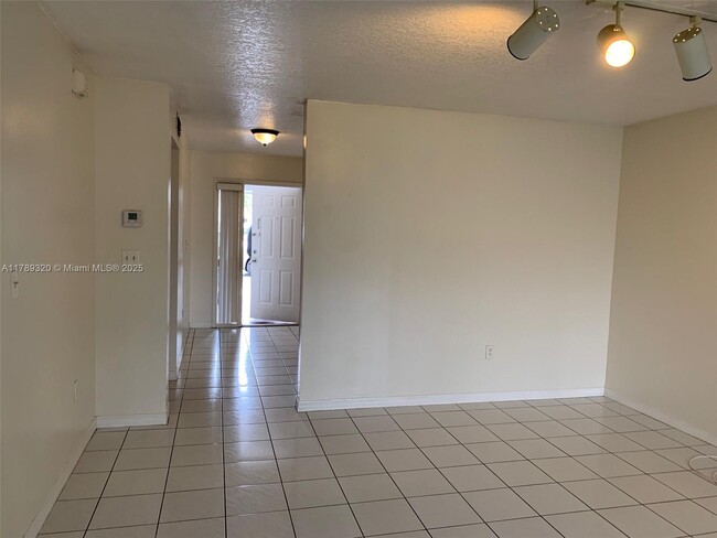 Building Photo - 9631 SW 138th Ave