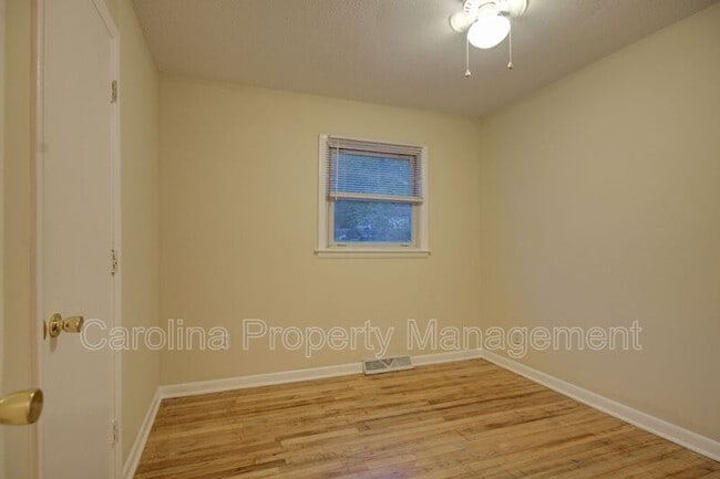 Building Photo - 421 E McLelland Ave