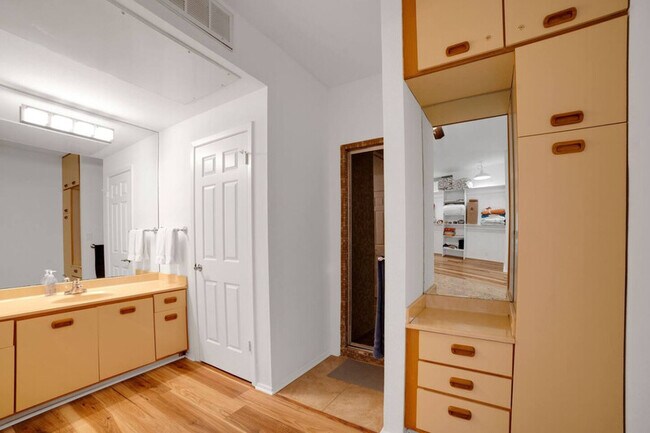 Building Photo - 1 Crystal Springs Ct