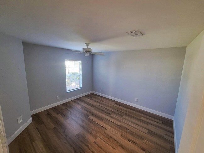 Building Photo - 20907 Country Barn Dr