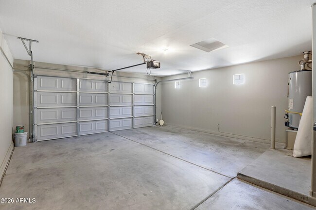 Building Photo - 18185 W Rimrock St