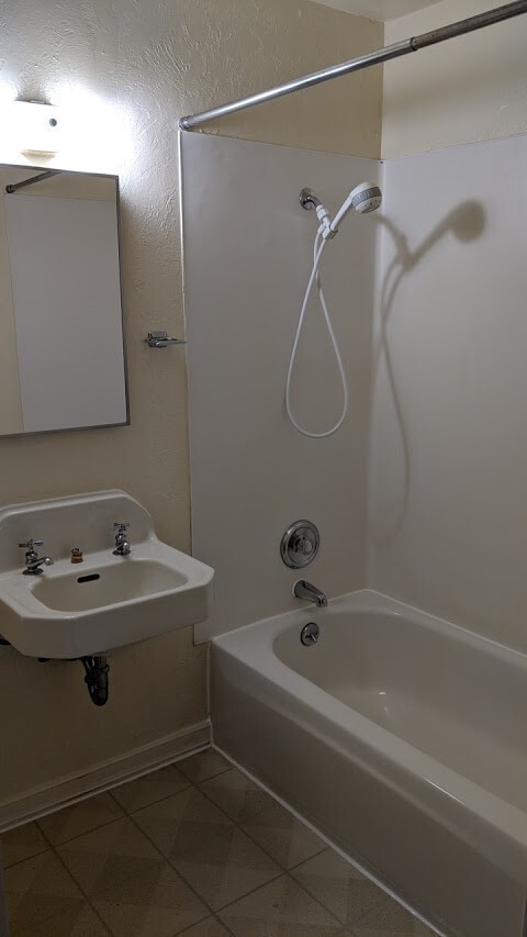 Building Photo - Nice 2 bed/1 bath located in the Whiteaker...