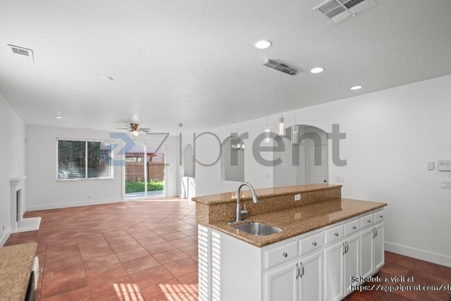 Building Photo - 207 Barcelona Dr