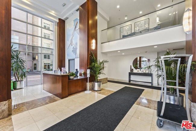 Building Photo - 388 E Ocean Blvd