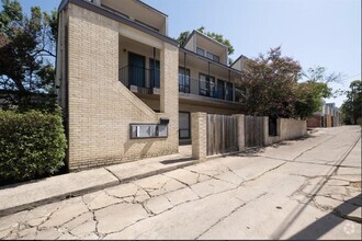 Building Photo - 1905 San Gabriel St