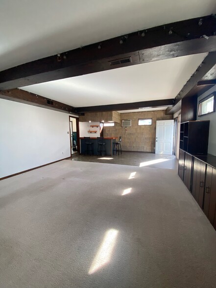 Building Photo - 8956 W Delaware Pky