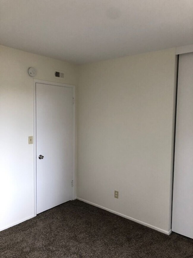 Building Photo - 4 Bed/2.5 Bath  Two Story Home in San Diego