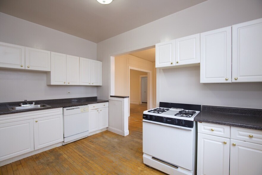 Building Photo - 1238 Oak Ave