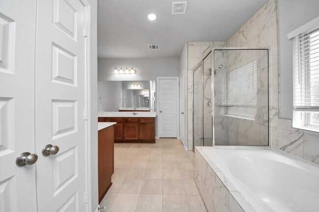Building Photo - 3102 Trishelle Ct