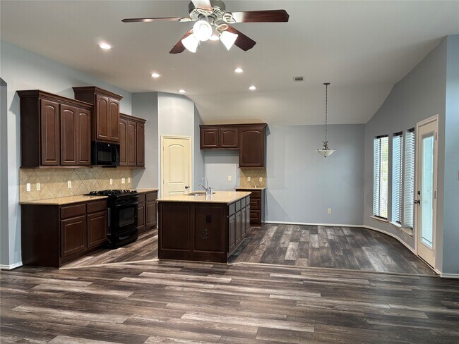 Building Photo - 10902 Brighton Gardens Dr