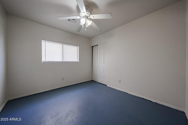 Building Photo - 5919 W Trumbull Rd