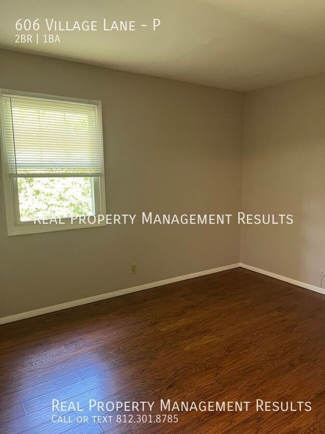 Building Photo - 606 Village Ln