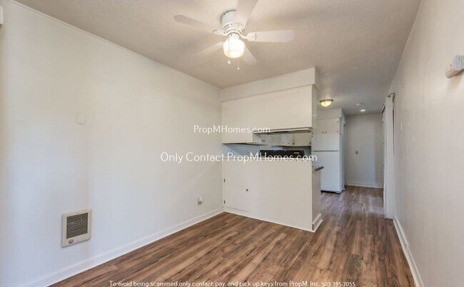 Building Photo - Updated Two Bedroom Unit in Salem!