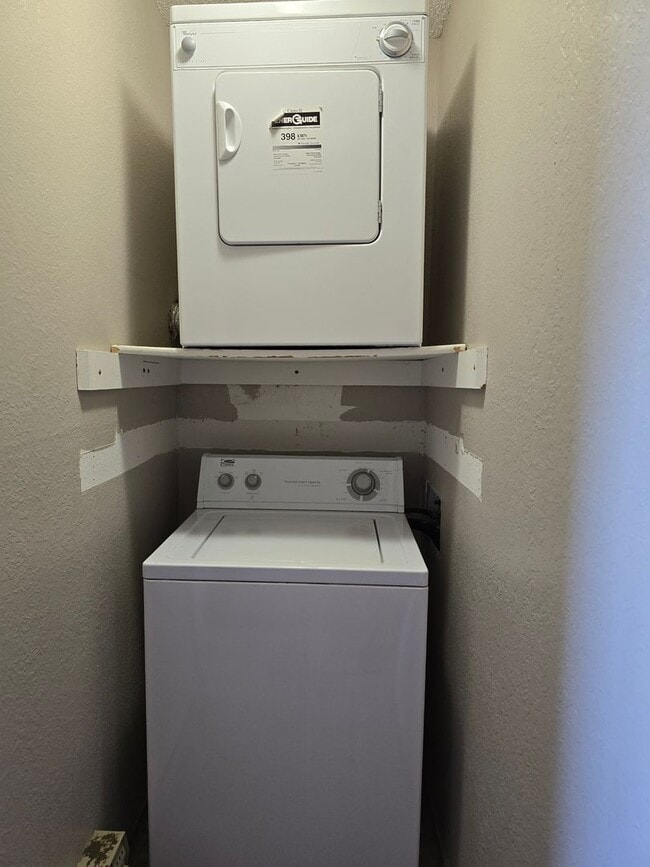 Building Photo - 2411 S McKinley St