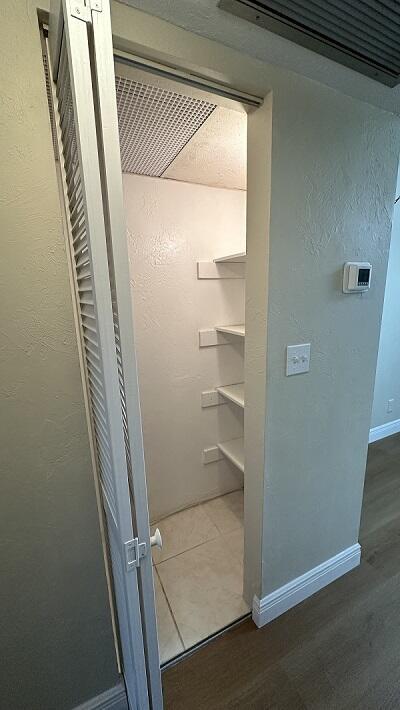 Building Photo - 700 Village Green Ct