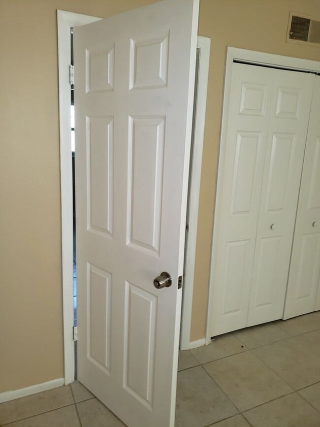 Primary Photo - Nice and Spacious Condo 2Bed/1Bath