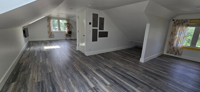 Building Photo - 413 N Warwick Ave