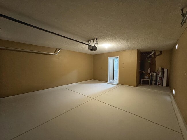 Building Photo - 923 Telstar Loop NW