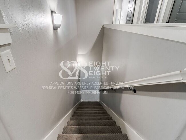 Building Photo - *AVAILABLE NOW!* Urban chic 3 bed/2.5 bath Townhome in West Norman!