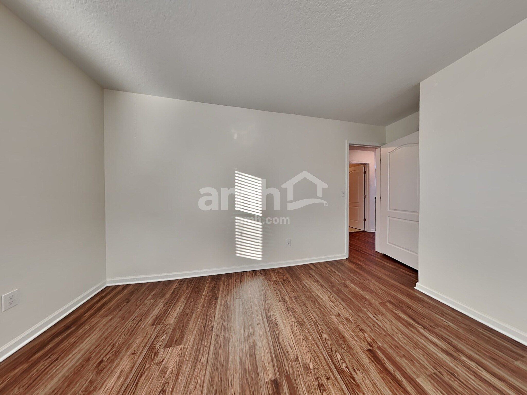 Building Photo - 917 Glendale Ln