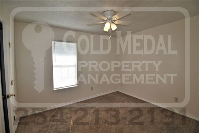 Building Photo - 5805 Redstone Dr