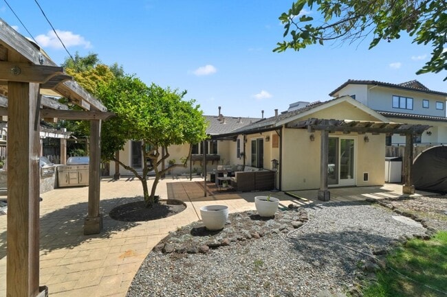 Building Photo - 3172 Morris Dr