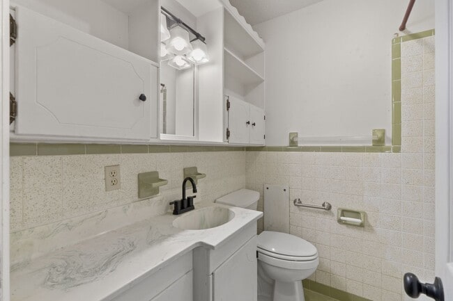 Building Photo - 3 bedrooms 2 bathroom