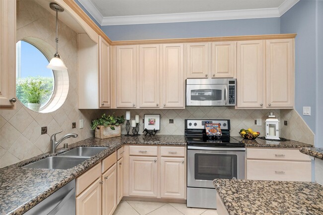 Building Photo - 168 Lake Point Blvd