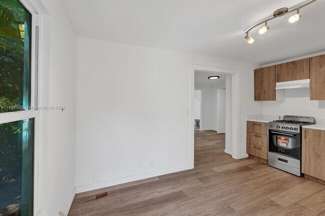 Building Photo - 310 N Ocean Breeze