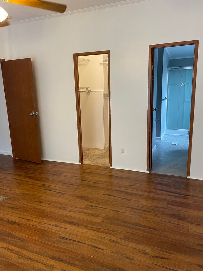 Masster Bedroom w/walk-in closet - 332 Helen St