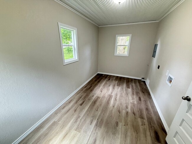 Building Photo - 3 Bed 1 Bath Aurora, MO