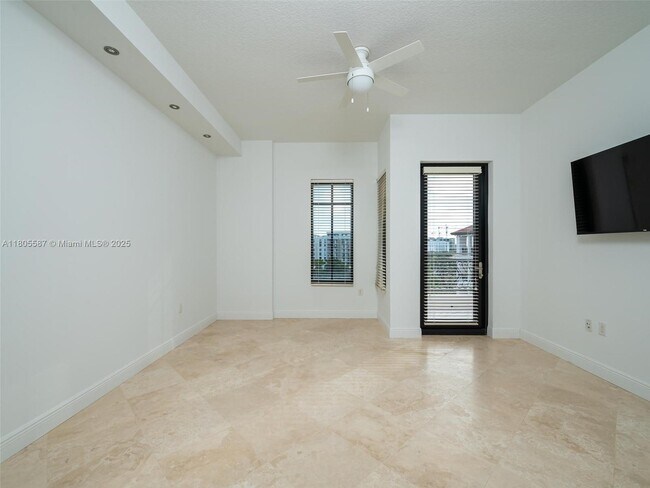 Building Photo - 200 E Palmetto Park Rd